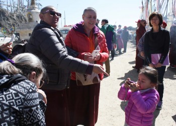 bp-2-pelela-pass-jr-camera-2 Jetsun Rinpoche with nuns and group members.